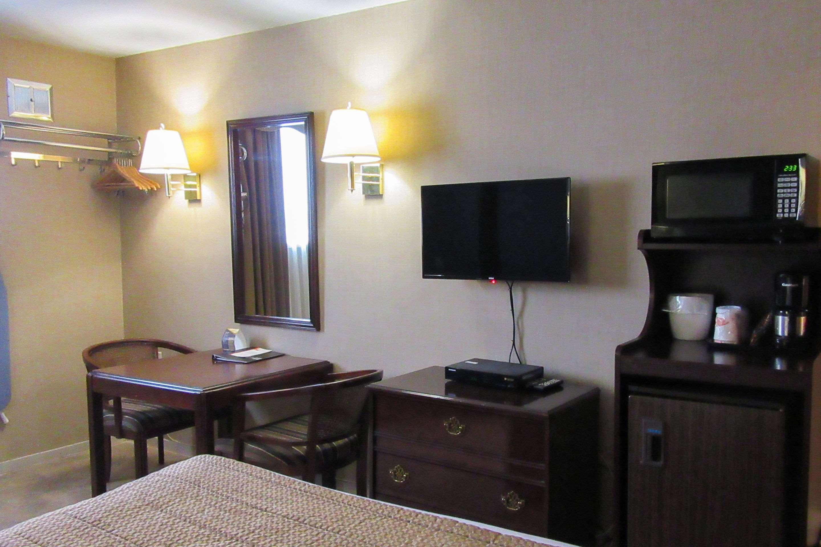Econo Lodge Brossard Exteriör bild