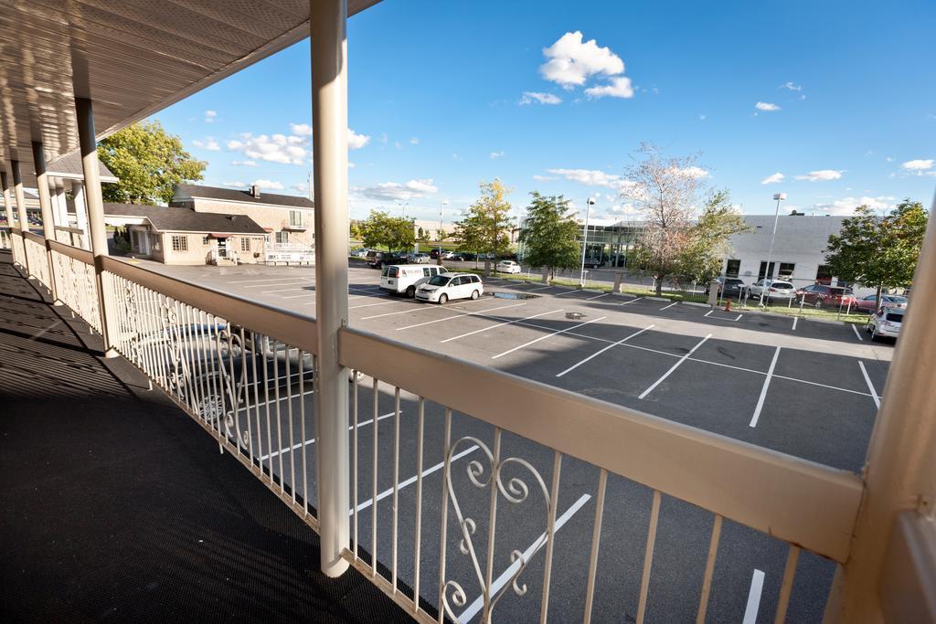 Econo Lodge Brossard Exteriör bild