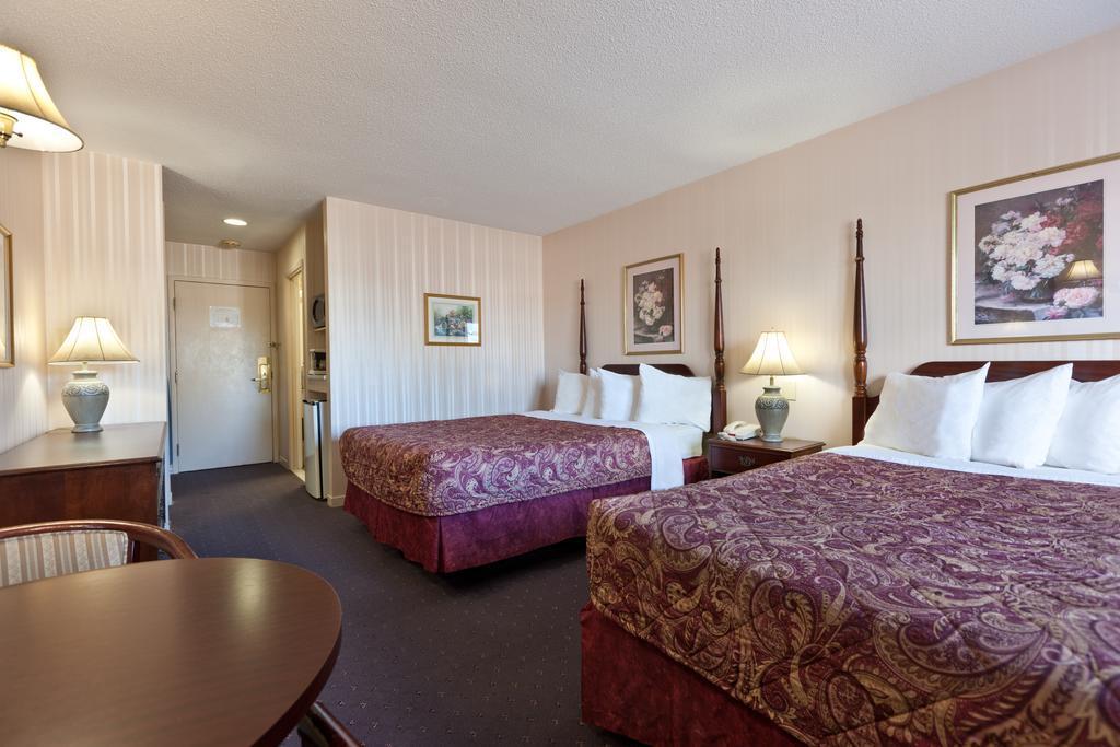 Econo Lodge Brossard Exteriör bild