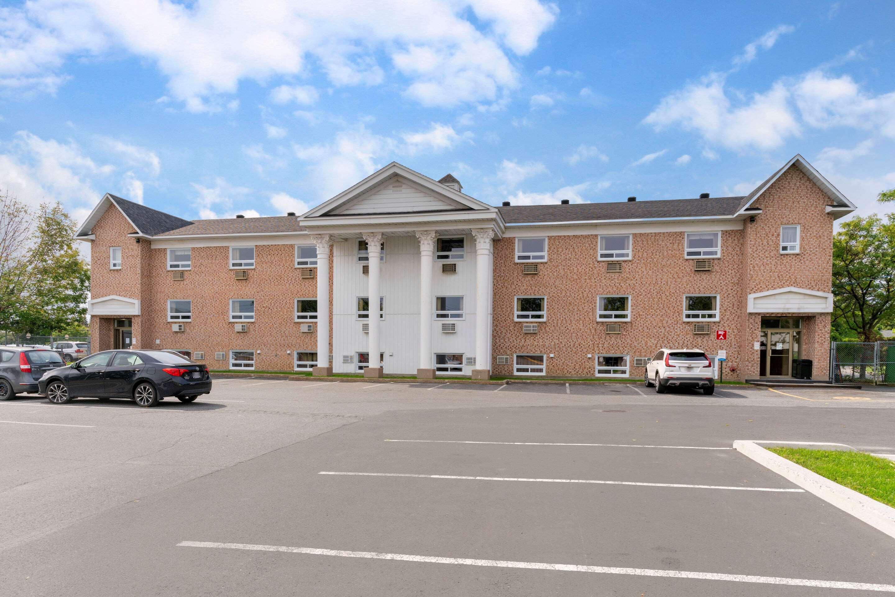 Econo Lodge Brossard Exteriör bild
