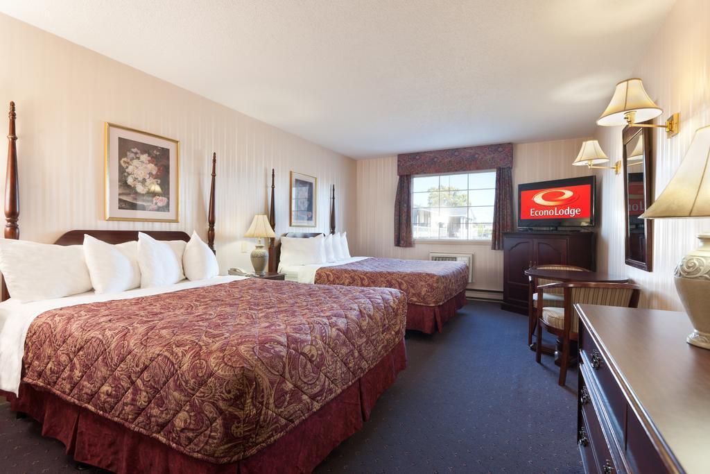 Econo Lodge Brossard Exteriör bild