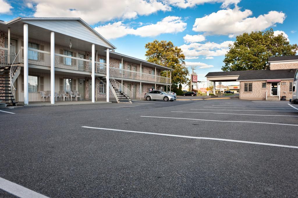 Econo Lodge Brossard Exteriör bild