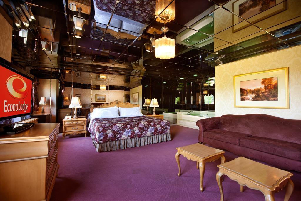 Econo Lodge Brossard Exteriör bild