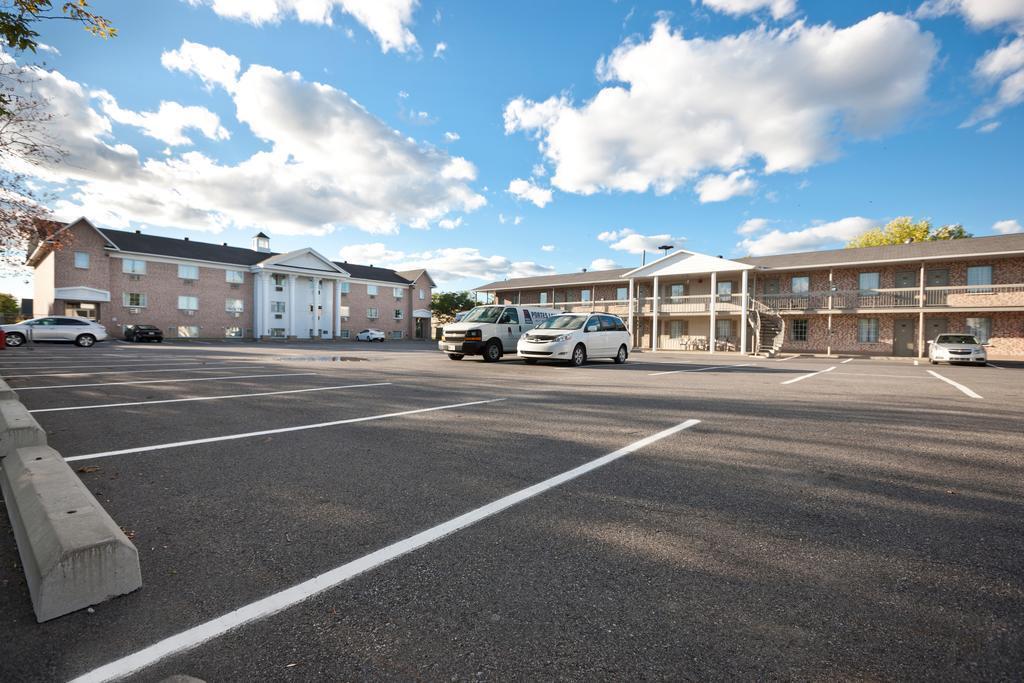 Econo Lodge Brossard Exteriör bild