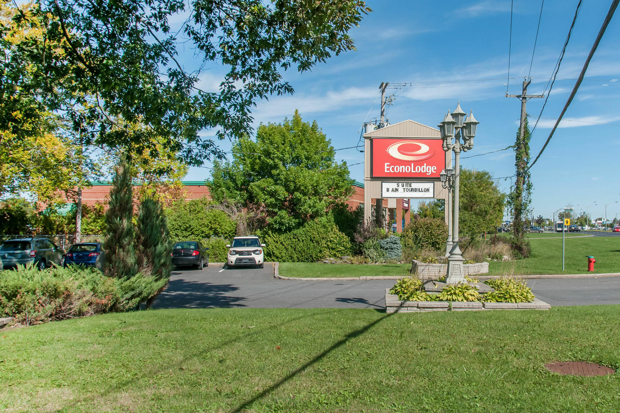 Econo Lodge Brossard Exteriör bild